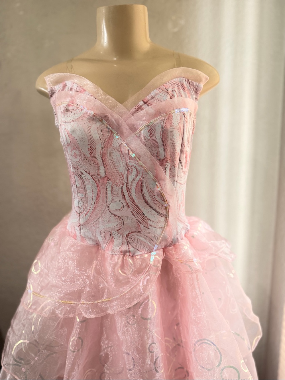 Spirit Halloween Wicked Adult Glinda Costume, Officially licensed, Glinda size M - Picture 7 of 14